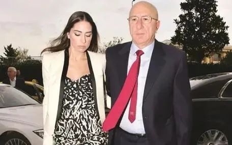 Turgay Ciner, kendisinden 24 yaş küçük eşi ile Londra'ya yerleşti-1