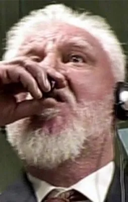 Cezayı yedi! Zehir içerek intihar etti