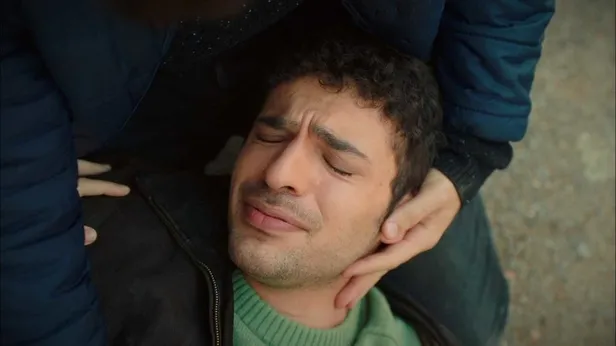 Akif ve Suzan Harika'ya yakalandı! Ekrana kilitleyen sahneleriyle Kardeşlerim 5. bölüm fragmanı yayınlandı-7