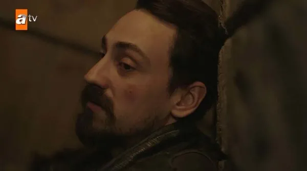 sira-size-de-gelecek-destan-4-bolum-fragmani-nefes-kesti-akkiz-dusmanini-uykuda-yakaladi-1638909208614.jpg