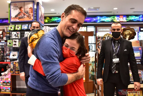 La Casa De Papel'in Berlin'i Pedro Alonso'dan D&R Kitap Fuarı'nda İstanbul sözleri! - 7