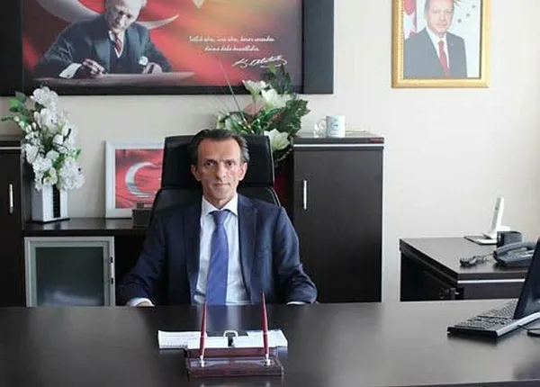 Aydın Kuyucak ilçe Kaymakamı Yılmaz Kurt koruması ve şoförüne "Hakkınızı helal edin" şeklinde mesaj atmış-1