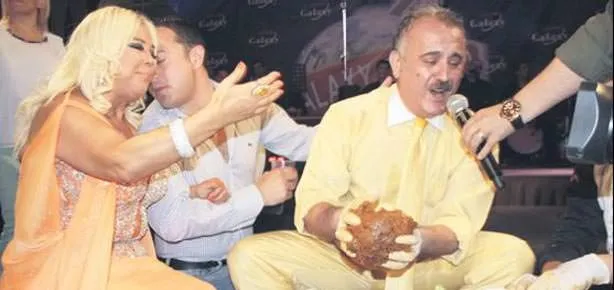 Çiğ köfteli konser