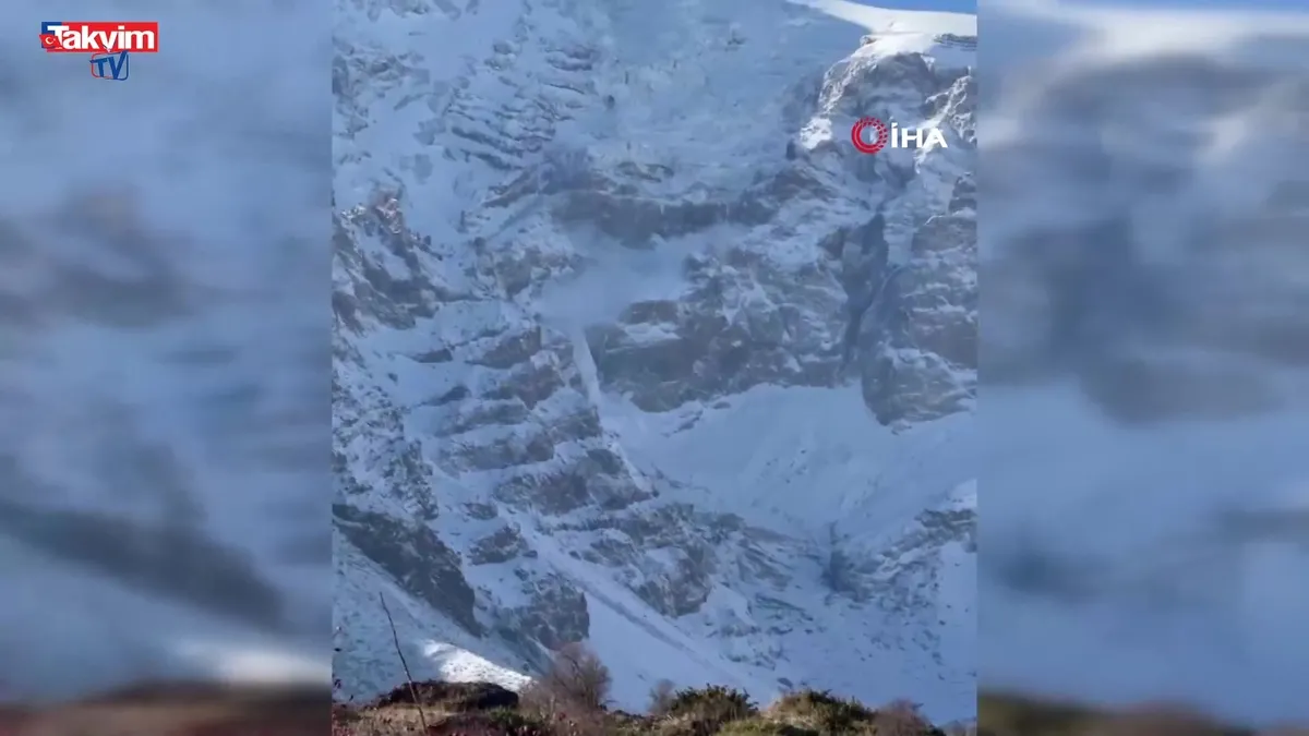 Ağrı Dağı’nda çığ kamerada - VİDEO