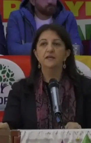 HDP kongresinde tam bir skandal! Teröristbaşına övgüler dizip Başkan Erdoğan'a hakaret ettiler