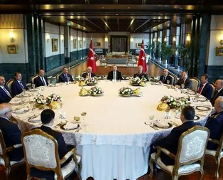 Cumhurbaşkanı Erdoğan’dan YAŞ üyelerine yemek