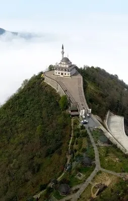 Kıbledağ Camii ziyaretçi akınına uğruyor
