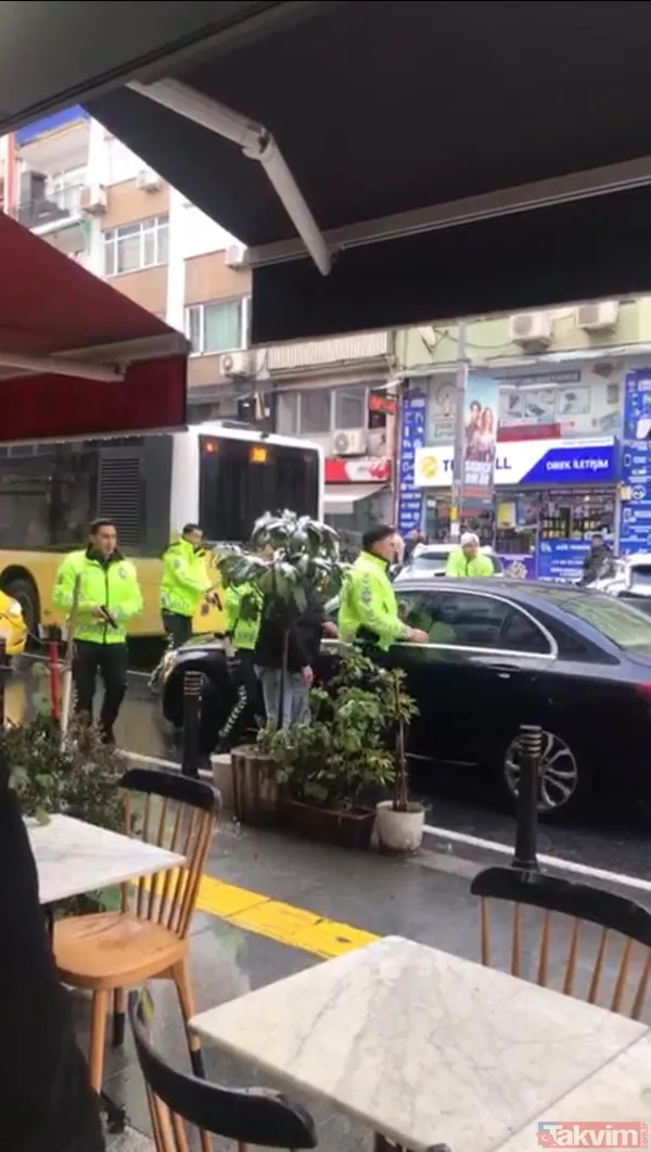 Polis Ekiplerinin 'Dur' İhtarına Uymayan Sürücü Aracı İle Kaçmaya Çalıştı. Polis Ekiplerinin Kovalamacası Sonrası Araç Durduruldu. Ekipler Tarafından Yakalanan...