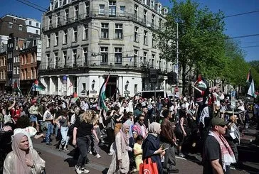 Hollanda’da Anneler Günü’nde Filistinli anneler için destek yürüyüşü