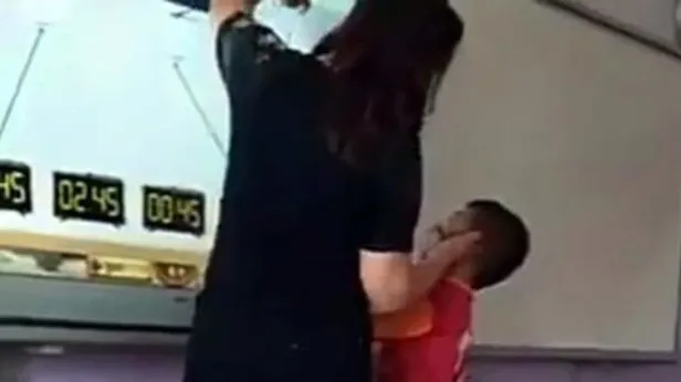 Bunu da gördük! Öğrencisini döven öğretmene velilerden destek-1