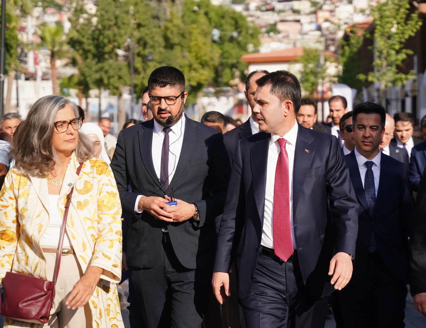 Yabancı bakanlar Kurum’la Hatay’daki inşa seferberliğini inceledi: Gördüklerimiz inanılmaz | Dünya Türkiye’den çok şey öğrenecek