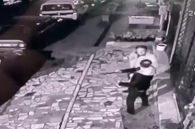 Madde bağımlısı adam mahalleliyi bezdirdi