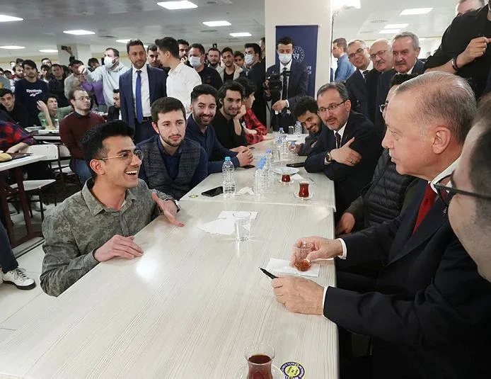 Öğrencilerin Selçuk Bayraktar isteğini kıramadı!