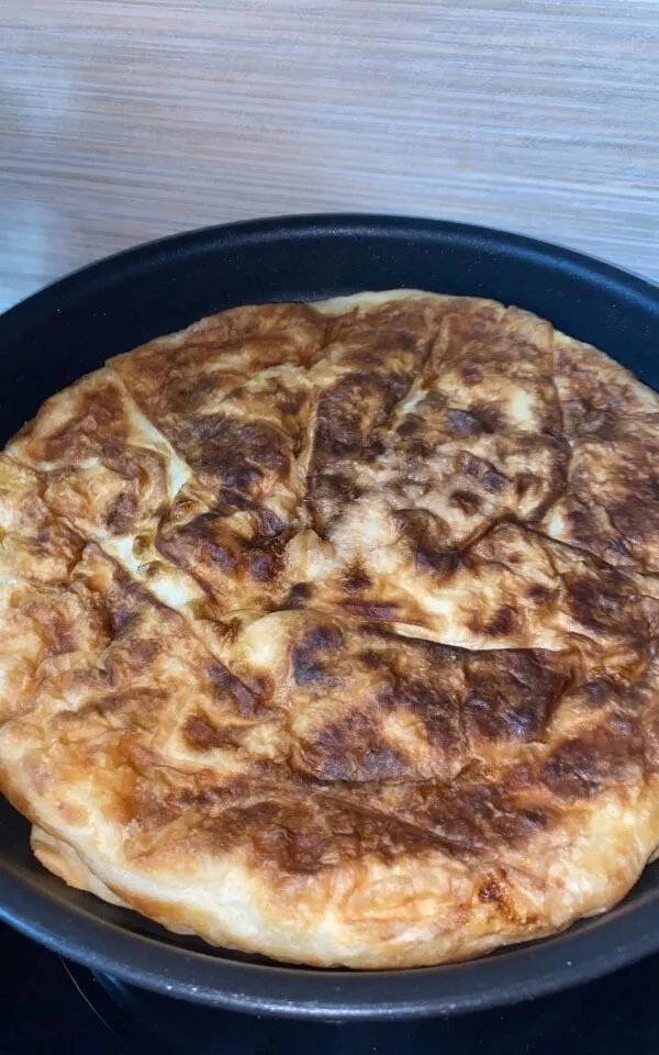 yufkasiz-firinsiz-15-dakikalik-borek-tarifi-hizli-ve-pratik-tava-boregi-20-yillik-ev-hanimi-bile-bilmiyor-1712348809099.jpg