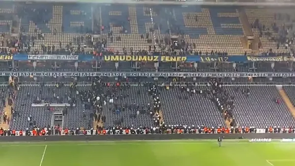 fenerbahce-besiktas-derbisi-sonrasi-ali-koc-istifa-sesleri-taraftar-tribunleri-bosaltmadi-polis-mudahale-etti-1639938560179.jpeg Fenerbahçe - Beşiktaş derbisi sonrası 'Ali Koç istifa' sesleri: Taraftar tribünleri boşaltmadı, polis müdahale etti-1