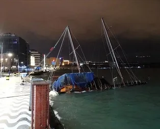 İzmir’de kuvvetli rüzgar etkili oluyor