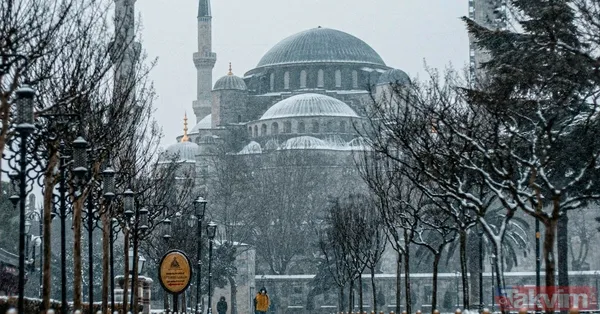 Kadıköy: Çok Bulutlu, Aralıklı Yağmurlu, Yüksekleri Karla Karışık Yağmurlu - 7°C