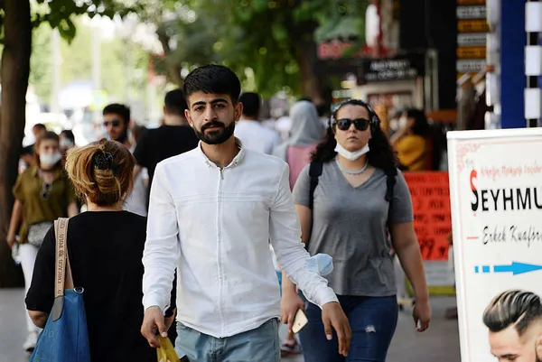 en-cok-vaka-artisi-olan-5-ilden-biriydi-iste-diyarbakirda-koronavirus-vaka-artisinda-3-neden-1595407423120.jpg En çok vaka artışı olan 5 ilden biriydi! İşte Diyarbakır'da koronavirüs vaka artışında 3 neden-3