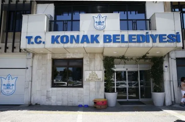 Son dakika: CHP'li Konak Belediyesi'nde 4 belediye çalışanına 'rüşvet' gözaltısı