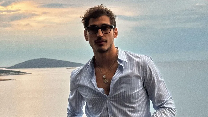 oktay-cubukun-kalbi-durdu-unlu-oyuncu-apar-topar-yogun-bakima-alindi-1777398027855.jpg Oktay Çubuk’un kalbi durdu: Ünlü oyuncu apar topar yoğun bakıma alındı-2