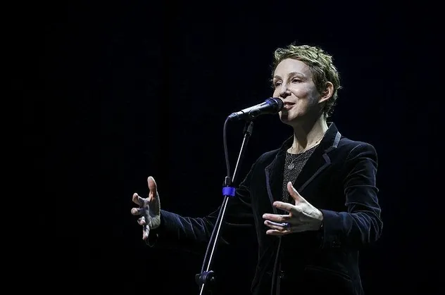 Stacey Kent rüzgarı! Dünyaca ünlü ABD'li şarkıcı AKM'de konser verdi
