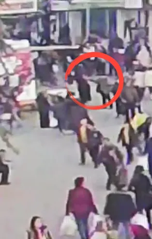 Çatalca’da başörtülü kadına saldırı!