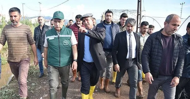Antalya’da sel felaketi! Bakan Vahit Kirişci selden etkilenen seralar bölgesinde incelemelerde bulunarak açıklamalarda bulundu