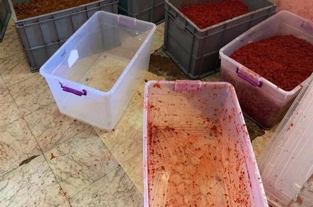 Son dakika: Nargile baronlarına imalathanelerde suçüstü: 50 ton kaçak tütünle yakalandılar