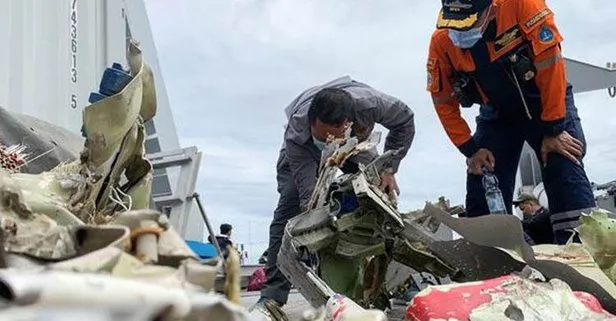 Endonezya’daki uçak kazasında son dakika gelişmesi! Kara kutu denizden çıkarıldı