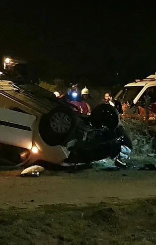 İzmir'de kontrolden çıkan otomobil kayaya çarptı! Sürücü hayatını kaybetti