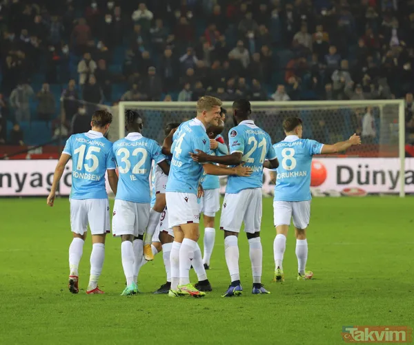 Trabzonspor - Gaziantep FK maçında ilginç olay! Arda Akbulut kaleye geçince Muhammet Taha Tepe maça motosikletle yetişti - 37