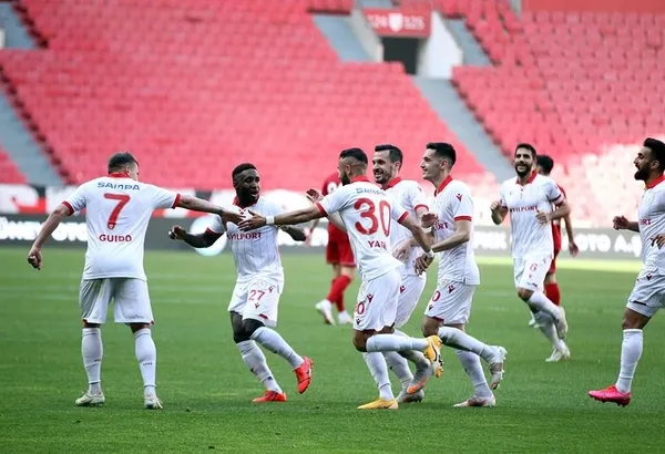 tff-1-ligde-nefes-kesen-maclar-super-lig-biletleri-son-haftaya-kaldi-akhisarspor-dustu-1619881765400.jpeg TFF 1. Lig'de nefes kesen maçlar! Süper Lig biletleri son haftaya kaldı, Akhisarspor düştü...-5
