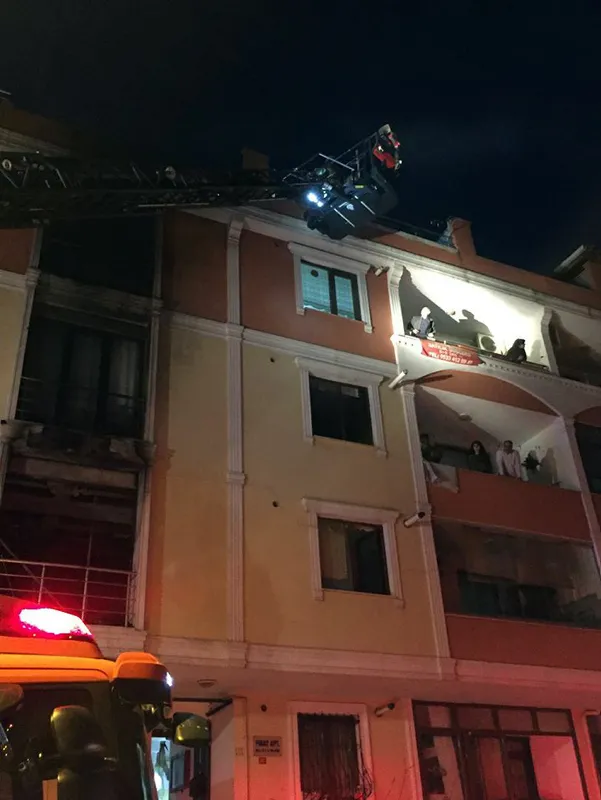 Maltepe'de yangın! 4'ü çocuk, 12 kişi... - 3