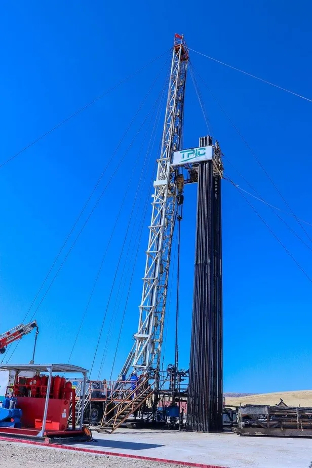 Diyarbakır'da "petrol yok" denilip üzerine beton dökülen kuyudan petrol fışkırıyor!-4