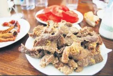 Tava ciğeri et döneri solladı