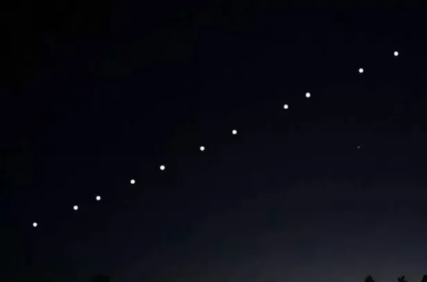 24-temmuz-yildiz-kaymasi-mi-var-gokyuzunde-neler-oluyor-son-dakika-havada-gorulen-cisimler-ne-gokyuzunde-siral-1658693493586.jpeg