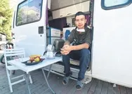 Koronavirüs nedeniyle 8 aydır karavanda yaşıyor