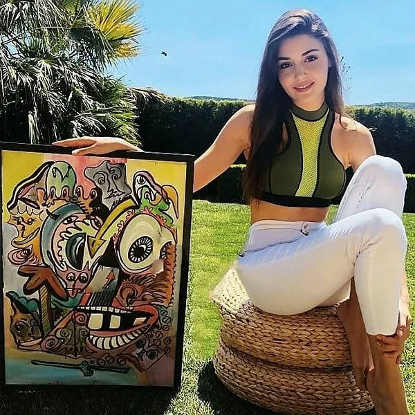 Hande Erçel’in reklam geliri dudak uçuklattı: Ekim 2020'de 1 buçuk milyon TL olan gelir Şubat'ta 2 milyon oldu-10