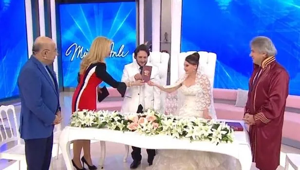 Müge Anlı canlı yayında nikah kıydı! 31 Aralık