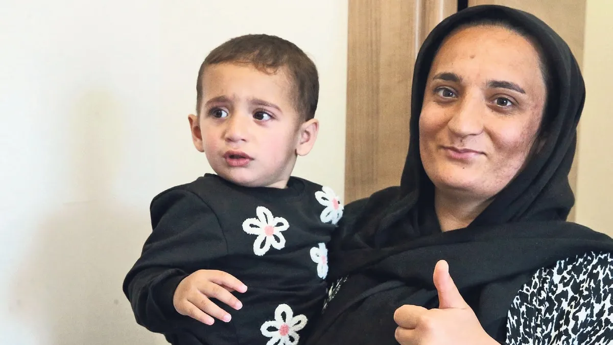 İşitme engelli ailenin bebeğine biyonik kulak ameliyatı: İlk kez sesleri duydu