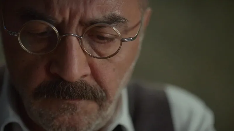 inci-tanelerinde-sicagi-sicagina-2-ayrilik-diziyi-finalin-kiyisina-getirdi-veda-1711709130641.jpeg Veda gongları çalıyor! İnci Taneleri'nde sıcağı sıcağına 2 ayrılık; Dizi finalin kıyısında!-4