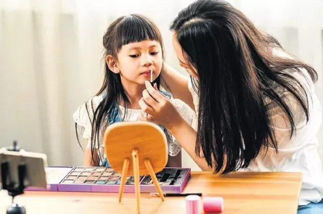 Çocukları ticaretlerine alet eden fenomenlere karşı harekete geçildi! Uzmanlar uyardı: Çocuğun sosyal medyada yer alması istismardır