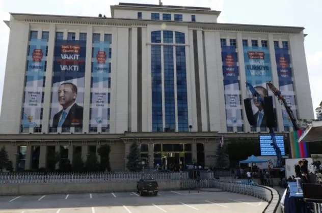 AK Parti'de balkon zafere hazır