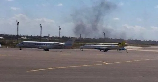 Darbeci Hafter Libya’nın başkenti Trablus’taki havalimanına saldırdı