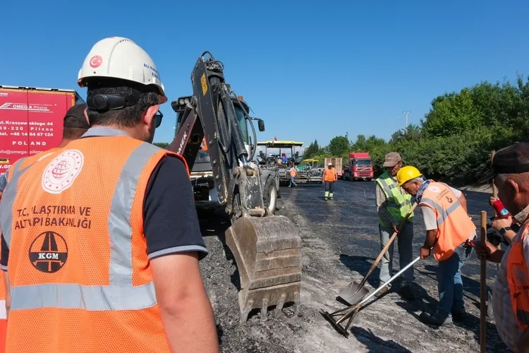 karayollari-genel-mudurlugu-150-sozlesmeli-personel-alacak-sartlar-ve-kadrolar-nasil-1768722737420.jpg Karayolları Genel Müdürlüğü 150 sözleşmeli personel alacak! Şartlar ve kadrolar nasıl?-7