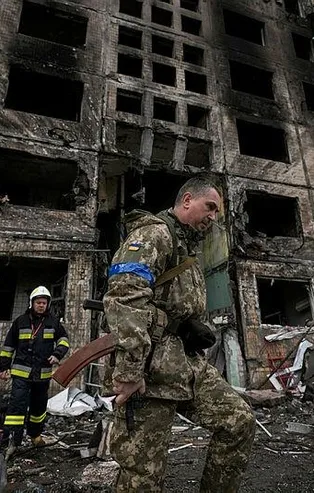 Dakika dakika savaş | Ukrayna'dan "Rusya Beşşar Esed'in askerlerini topluyor" açıklaması! Tahliyeler devam ediyor...