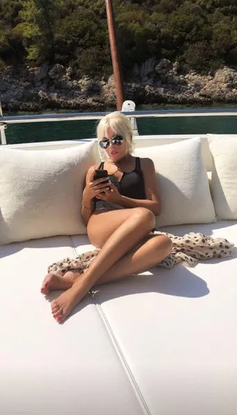 Ajda Pekkan'ın göbek deliği sosyal medyada olay yarattı-4