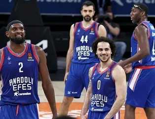 Anadolu Efes farklı galip!