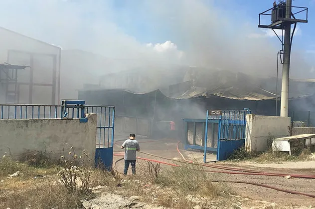 Kocaeli'de fabrika yangını! Hepsi küle döndü