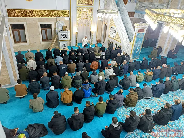 Camiler dolup taştı eller semaya açıldı! Berat Kandili dualarla idrak edildi - 6